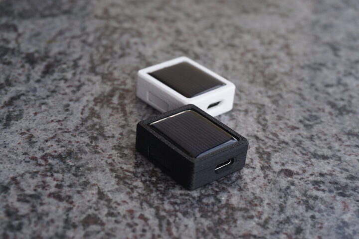 FlyBeeper SunVario — the solar panel covers the whole top face