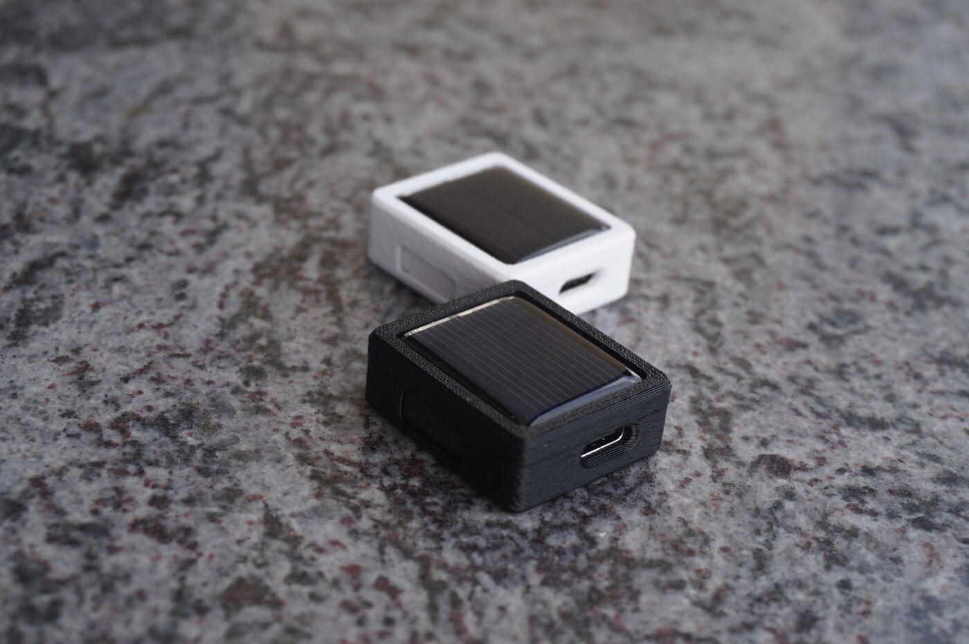 FlyBeeper SunVario — first printed batch, black and white bodies